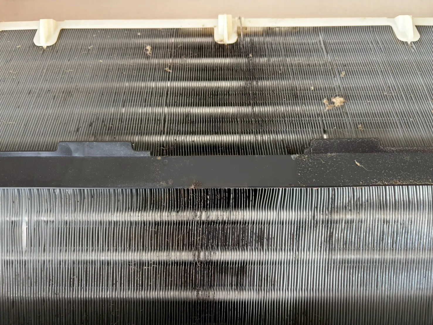 熱交換器のホコリ蓄積（施工前）